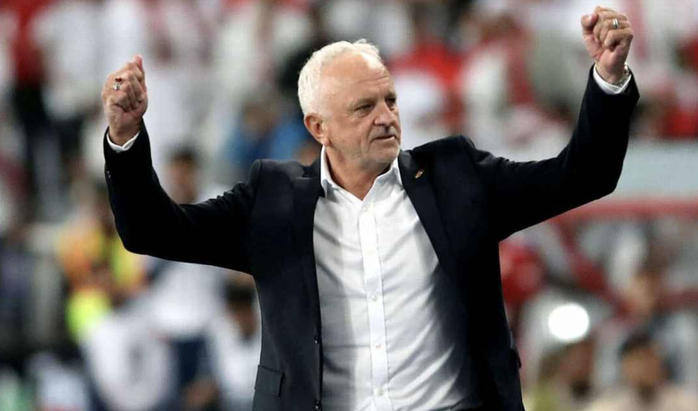 HLV tuyển Iraq Graham Arnold đang mắc kẹt tại Dubai (UAE)