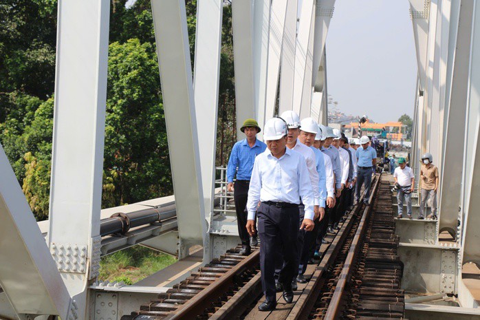 Một số hình ảnh đoàn công tác của Bộ Xây dựng kiểm tra cầu Ghềnh