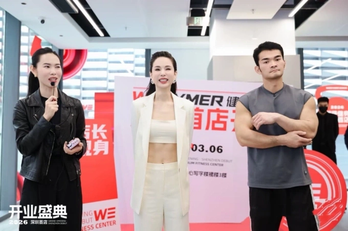 Các bình luận trên Weibo khen ngợi Lý Nhược Đồng: 'Ngay cả một chiếc Ferrari cũ vẫn là một chiếc Ferrari, thật tuyệt vời'.