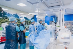 60 phút khẩn trương cứu người phụ nữ vỡ túi phình mạch máu não nguy kịch