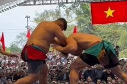 Kinh điển "Thần Sấm" đấu đô vật 100kg tranh 100 triệu đồng, vật cổ truyền thành "thi tát"