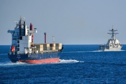 Mỹ có đủ sức hộ tống tàu dầu qua eo biển Hormuz giữa rừng tên lửa, UAV Iran?