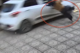 Triệu tập nữ tài xế ô tô tông văng cô gái trên vỉa hè rồi bỏ đi