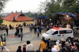 Đô vật bị chấn thương khi thi đấu tại lễ hội vật ở Hà Nội, phải đưa đi bệnh viện