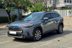Chiếc Toyota Corolla Cross 1.8HV 2023 sang tay cho gia đình nhỏ
