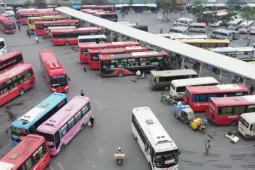 Doanh nghiệp cắt chuyến, bỏ trung chuyển khách vì giá dầu tăng cao