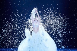 Khán giả choáng ngợp vũ đạo của 'chim công' Trung Quốc