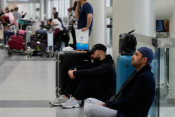 Khách kẹt ở Trung Đông lao đao vì chi phí tăng vọt