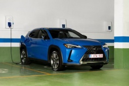 Lexus ngừng kinh doanh dòng xe điện vì doanh số không đạt