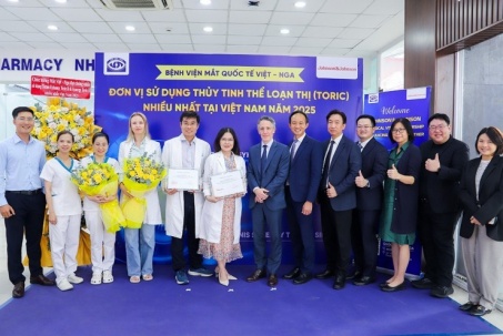 Mắt Việt – Nga nhận giải Phẫu thuật Thủy tinh thể cao cấp TECNIS nhiều nhất Việt Nam