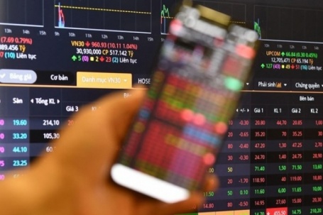 Giá dầu lên 118 USD, cổ phiếu đồng loạt giảm sàn, VN-Index mất hơn 100 điểm