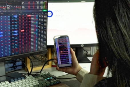 Vì sao chứng khoán giảm kỷ lục 115 điểm?