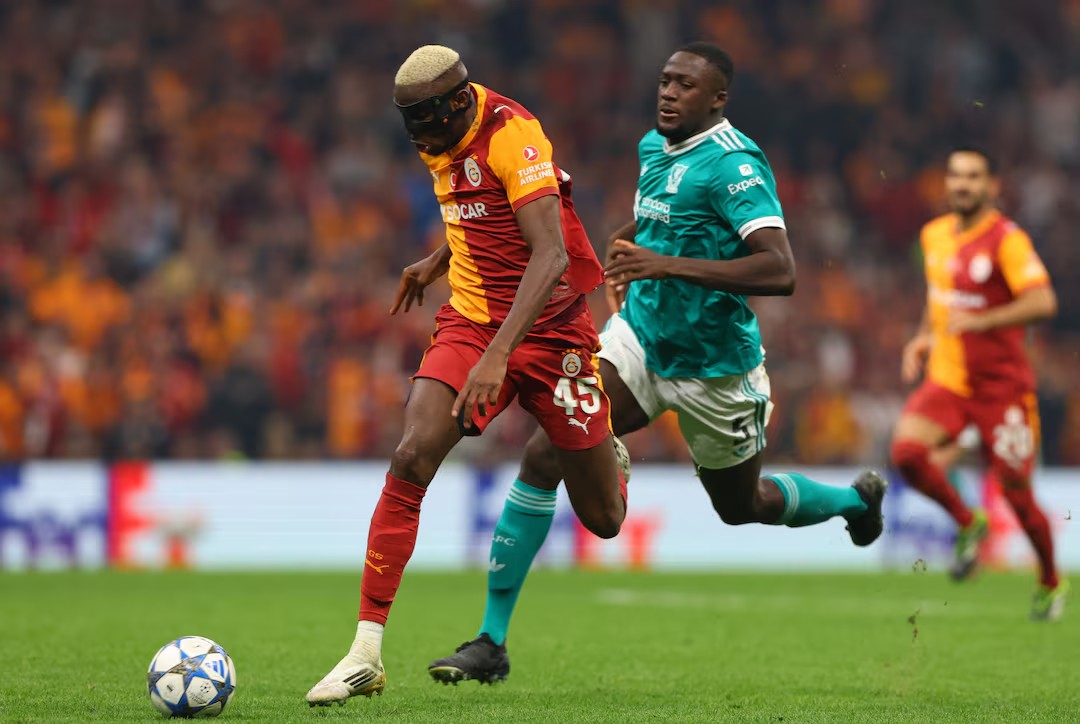 Liverpool (áo xanh) từng thua Galatasaray