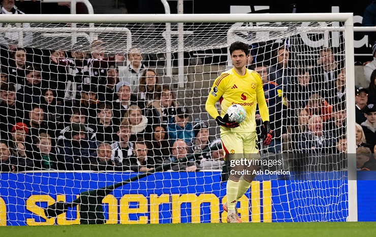 Senne Lammens nhanh chóng chiếm suất bắt chính tại MU sau khi gia nhập từ Royal Antwerp