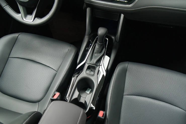 Nên chọn VinFast VF7 hay Toyota Corolla Cross trong tầm giá dưới 1 tỷ đồng? - 6