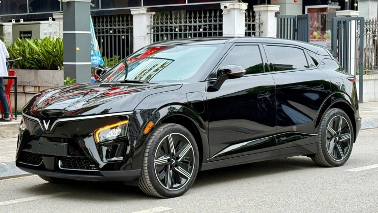 Nên chọn VinFast VF7 hay Toyota Corolla Cross trong tầm giá dưới 1 tỷ đồng? - 3