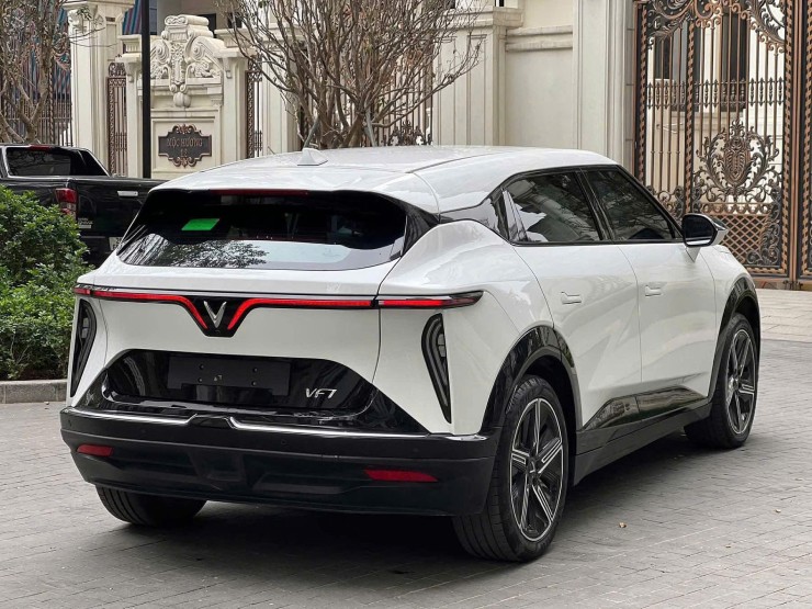 Nên chọn VinFast VF7 hay Toyota Corolla Cross trong tầm giá dưới 1 tỷ đồng? - 10