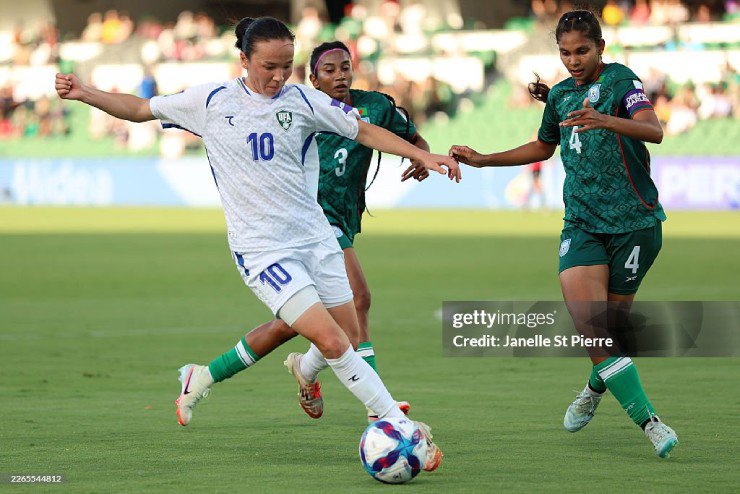 Uzbekistan đại thắng và giành "vé vớt" vào tứ kết