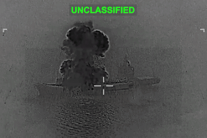 Mỹ công bố video đánh chìm tàu sân bay UAV IRIS Shahid Bagheri - 'căn cứ nổi' tham vọng của Iran