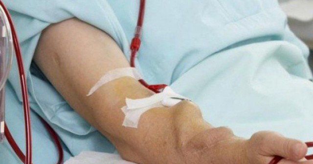 5 sai lầm khi uống nước có thể gây suy thận, nhiều người Việt vẫn mắc phải