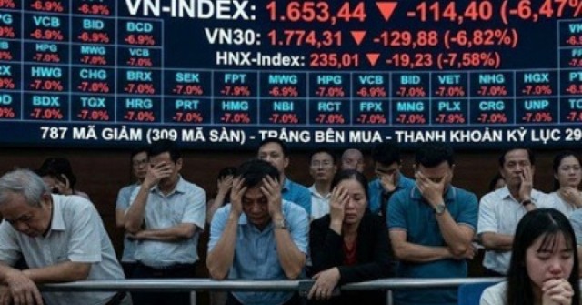 Sáng 9-3, hơn 300 cổ phiếu giảm sàn, nhà đầu tư làm gì để bảo vệ tài sản?