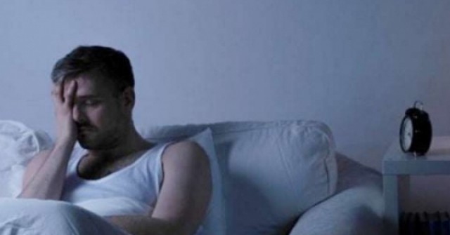 Vung tay đánh vợ lúc ngủ mơ bị truy đuổi, người đàn ông được đưa đi khám sức khoẻ tâm thần