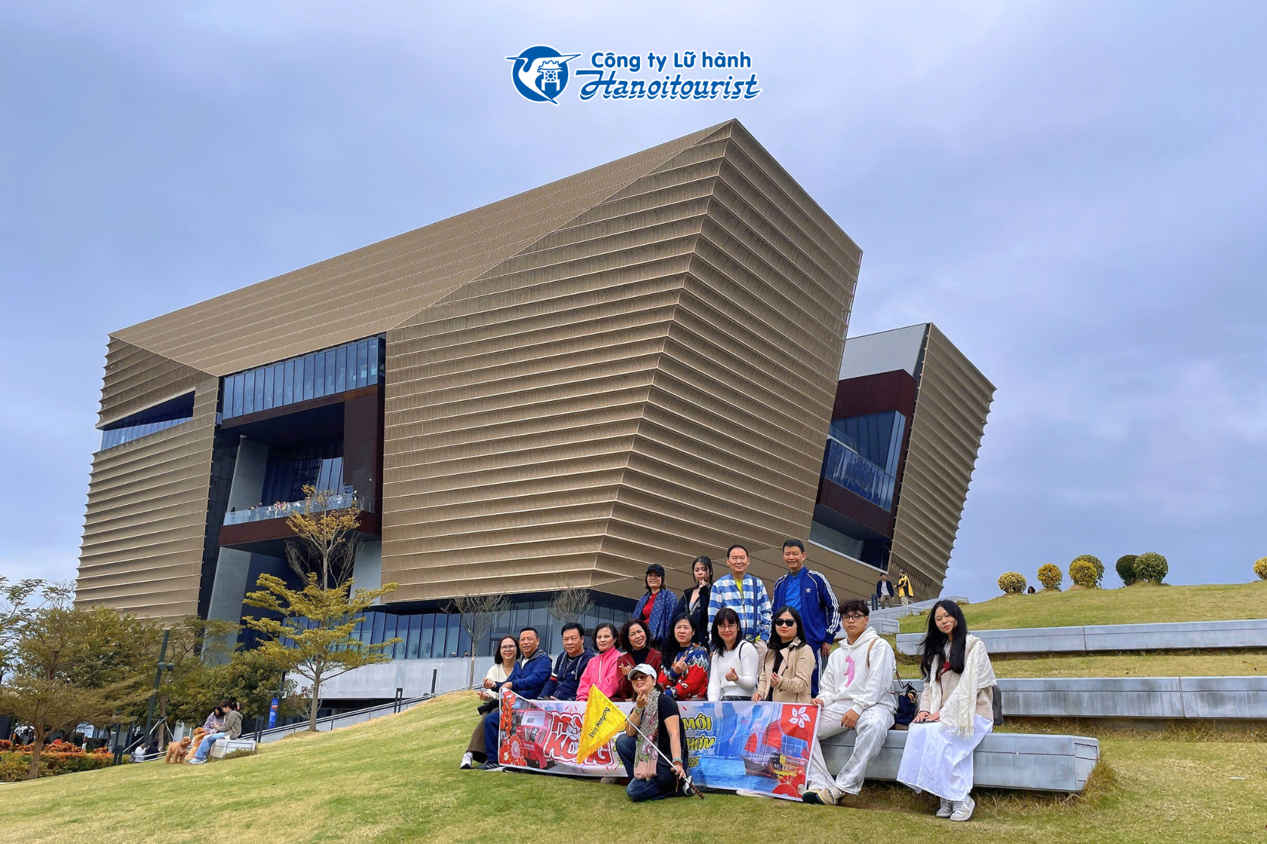 Hình ảnh khách du lịch Hồng Kông check-in tại Bảo tàng Cố cung Hong Kong