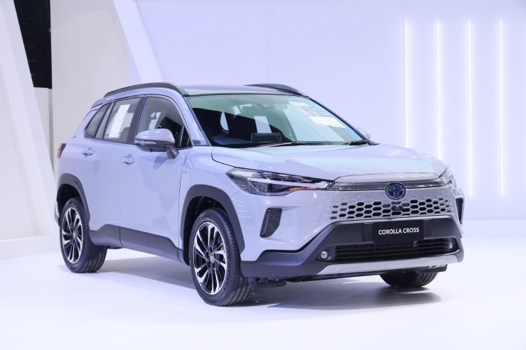 Nên chọn VinFast VF7 hay Toyota Corolla Cross trong tầm giá dưới 1 tỷ đồng? - 2