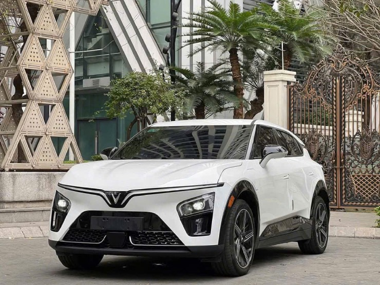 Nên chọn VinFast VF7 hay Toyota Corolla Cross trong tầm giá dưới 1 tỷ đồng? - 1