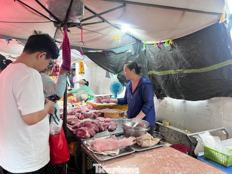 Người tiêu dùng lo ngại giá thịt heo sẽ tăng trong những ngày tới.