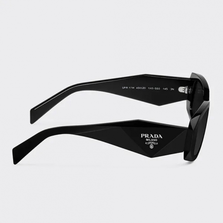 Mẫu kính có khả năng chống tia UVA và UVB, đi kèm hộp đựng bảo vệ. Theo trang bán hàng của hãng, sản phẩm có giá khoảng 11,5 triệu đồng.