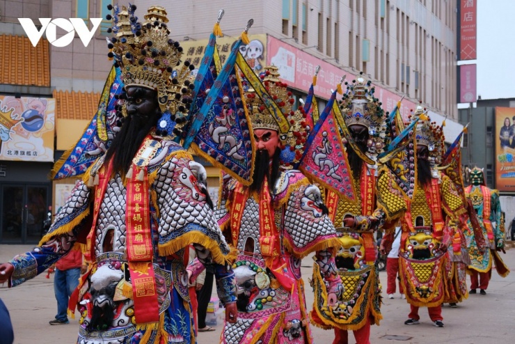 Mỗi năm vào tháng ba âm lịch, hàng vạn tín đồ từ khắp nơi đổ về Bắc Cảng để tham dự lễ hội mừng sinh nhật Nữ thần Ma Tổ, diễn ra vào ngày 23 tháng ba âm lịch.