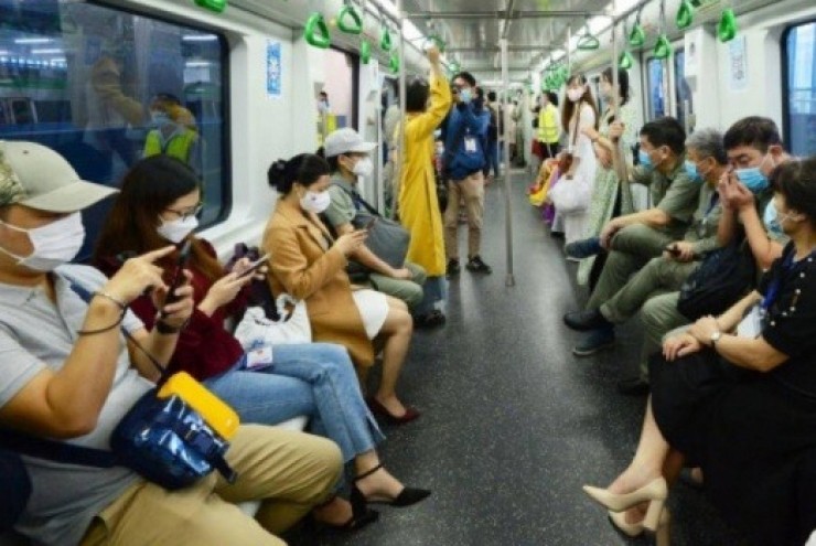 Giá xăng tăng cao, dân công sở chuyển đổi phương tiện di chuyển