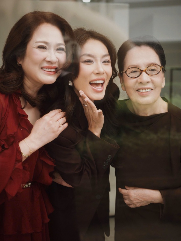 Ảnh sao 10/3: Cường Seven - Vũ Ngọc Anh khoe body 'khét lẹt' - 1