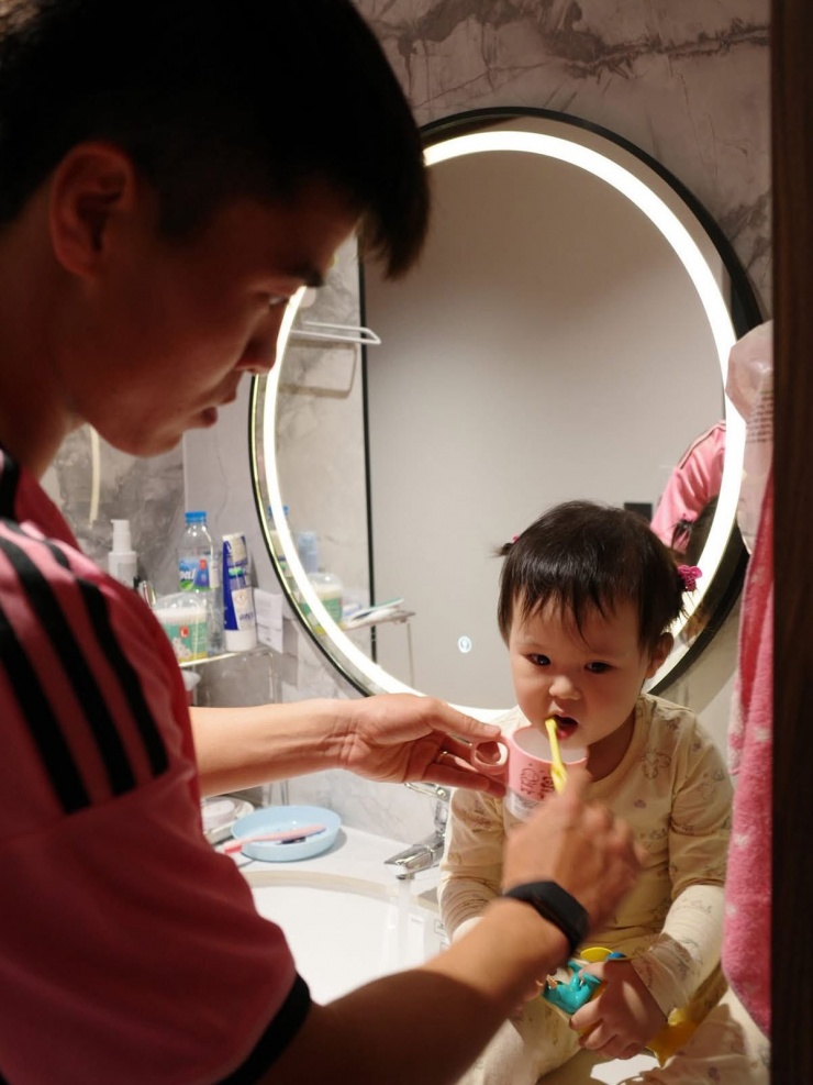 Ảnh sao 10/3: Cường Seven - Vũ Ngọc Anh khoe body 'khét lẹt' - 10