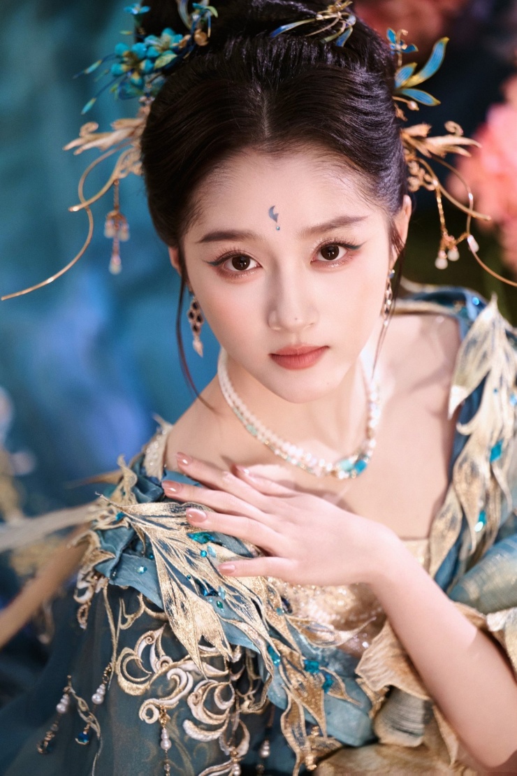 Khán giả ủng hộ Quan Hiểu Đồng, cho rằng cô chẳng cần phải cố gắng vào đoàn phim Năm tháng hữu tình như nhà sản xuất Ngô Hồng Mai khẳng định.