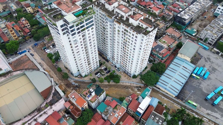 Lãi suất vay mua nhà tăng lên 12 - 14%/năm khiến nhiều nhà đầu tư sử dụng đòn bẩy tài chính buộc phải cân nhắc bán bớt tài sản.