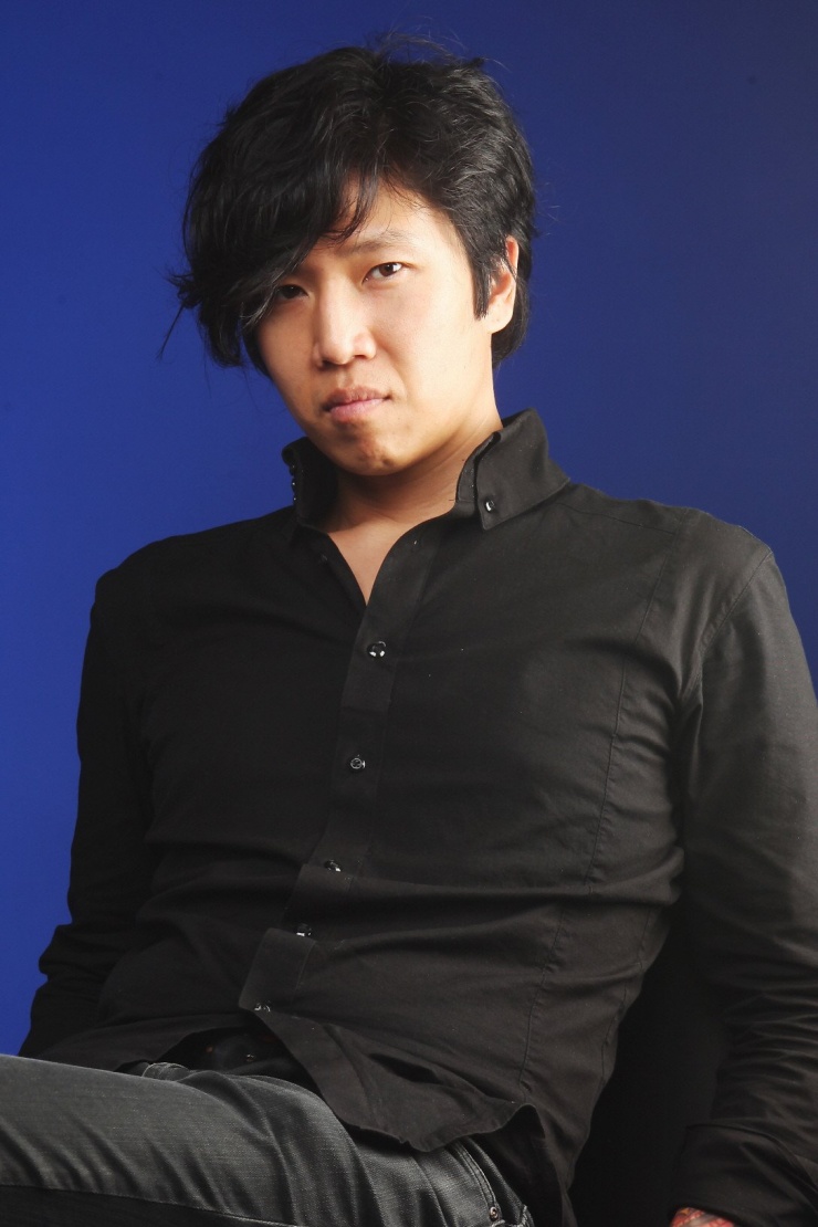 Nam ca sĩ Kim Bada.