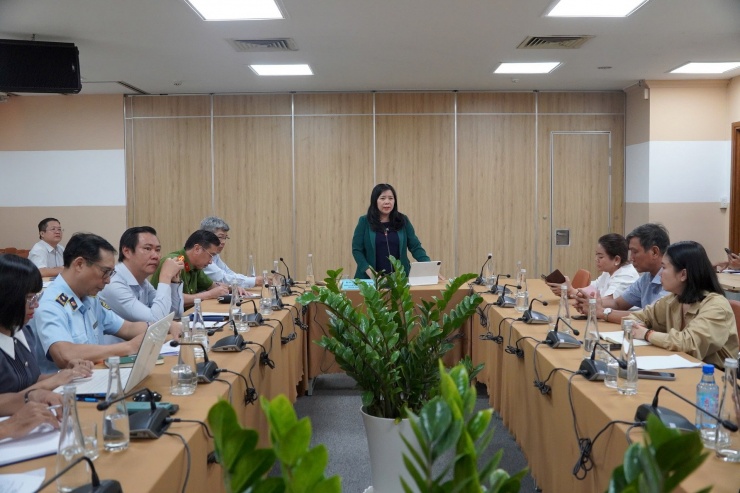 Sở Công Thương làm việc với các đơn vị liên quan về tình hình cung ứng xăng dầu, sáng 10/3. (Ảnh: Thu Thuỷ)