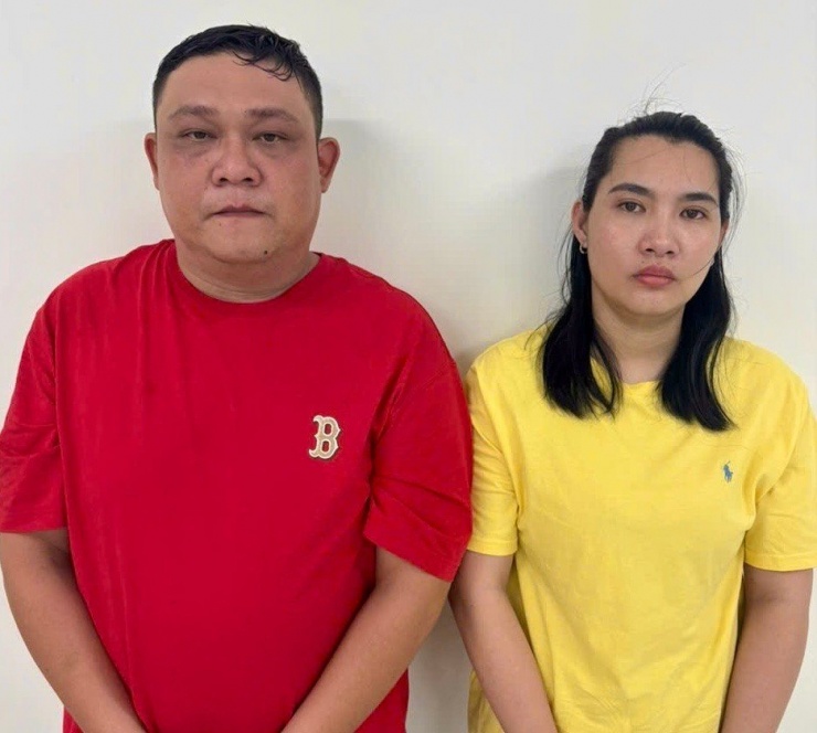 Vợ chồng Quỳnh và Duy tại cơ quan công an.