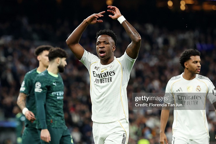 Vinicius là “hung thần” của các đội NHA, Real chờ ngôi sao Brazil gieo sầu Man City