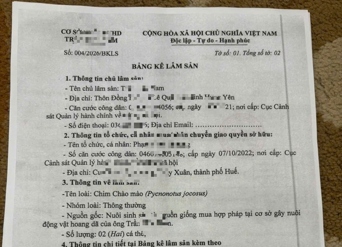 Bảng kê lâm sản như giấy "khai sinh" cho chim của một người chơi chim cảnh tại Huế.