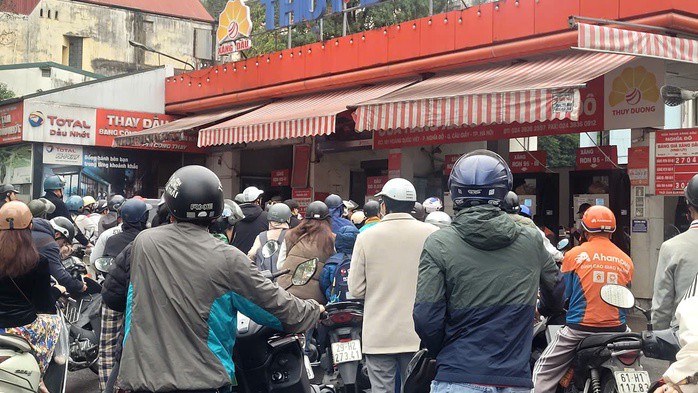 Bộ Công Thương kêu gọi người dân không hoang mang, tích trữ xăng dầu