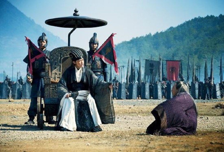 Gia Cát Lượng luôn mang theo chiếc quạt bên mình.