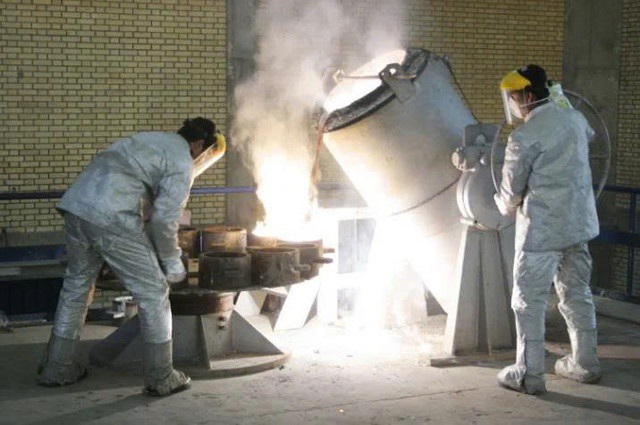 Hình ảnh cho thấy hoạt động bên trong một đơn vị xử lý tại Nhà máy chuyển đổi uranium Isfahan ở Iran vào năm 2005. (Nguồn: Getty Images)