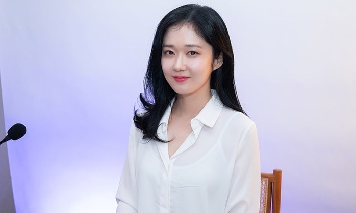 Công ty quản lý của Jang Nara bác tin cô qua đời