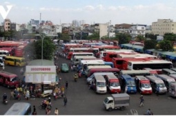 Xăng dầu tăng giá sốc: Doanh nghiệp vận tải chật vật, đường sắt tăng giá vé