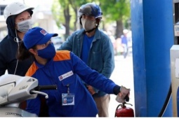 Bộ Công Thương khuyến cáo người dân không hoang mang, không mua tích trữ xăng dầu