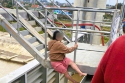 Cảnh sát cứu thai phụ mang thai 7 tháng định nhảy cầu tự tử