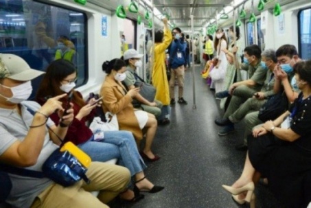 Giá xăng tăng cao, dân công sở chuyển đổi phương tiện di chuyển